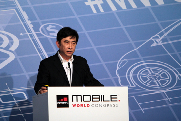 SK플래닛 서진우 사장이  ‘모바일 월드 콩그레스2014(Mobile World Congress; MWC2014)'에서 기조연설을 하는 사진입니다.